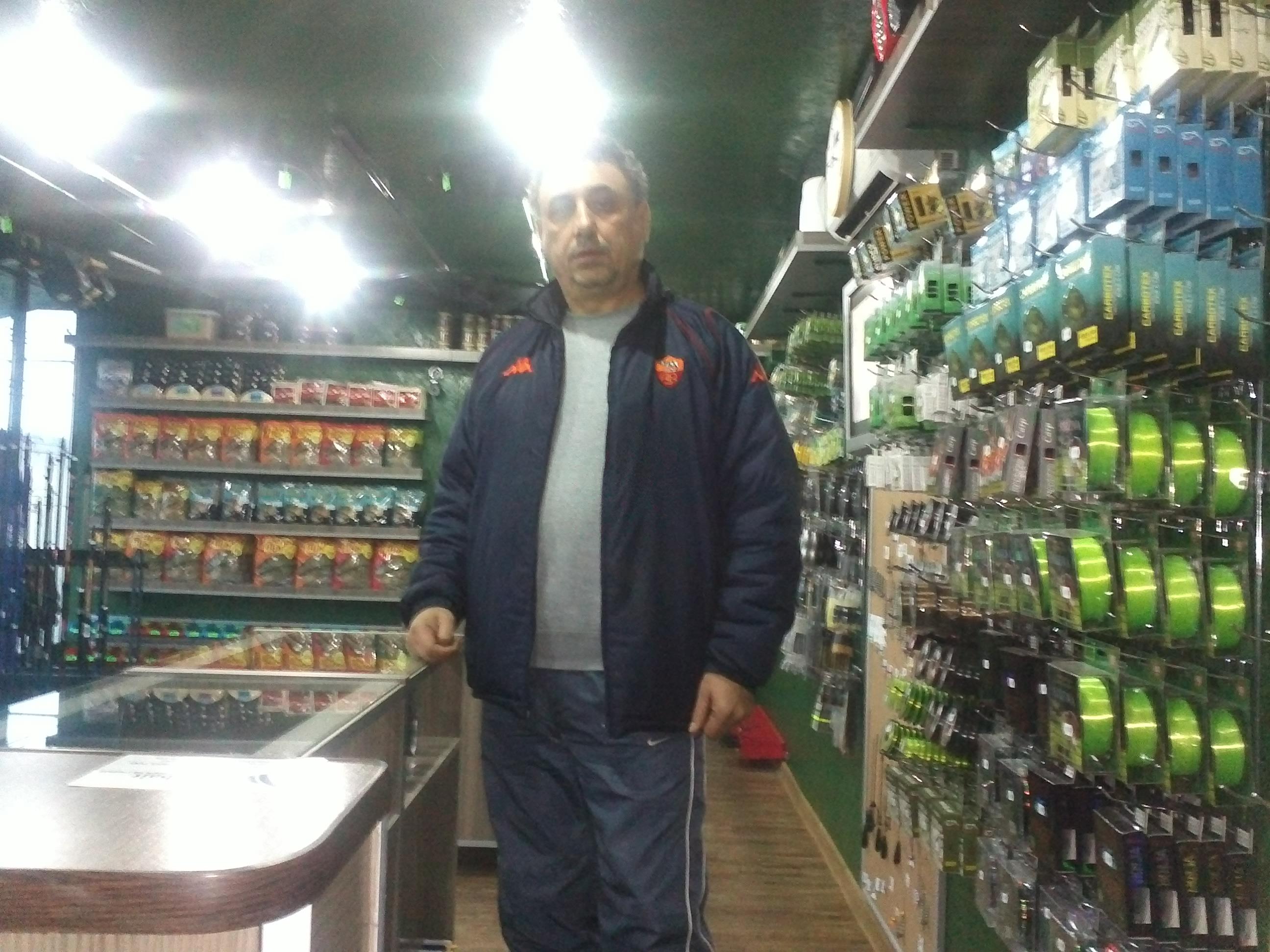 ceva pesti prinsi de mine - Magazinul Universul Pescarului deschis in Martie 2013